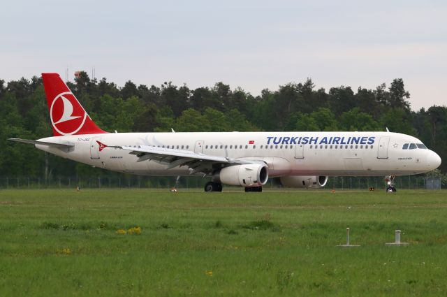 Airbus A321 (TC-JSC)