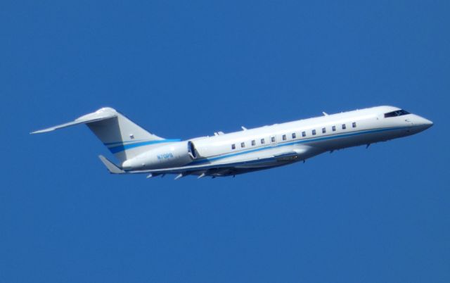 Bombardier Global Express (N70PS) - 1999 Bombardier moments from the runway, spring 2021.