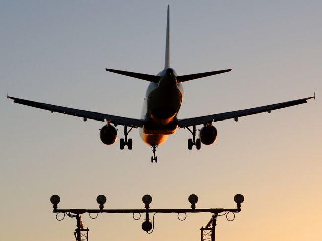 Airbus A321 (C-GJVX) - Curves (sunrise)