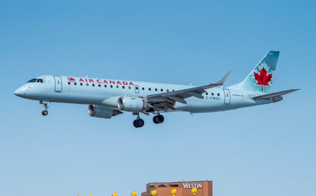 Embraer ERJ-190 (C-FMZU)