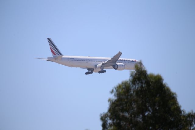 BOEING 777-300ER (F-GZNB)