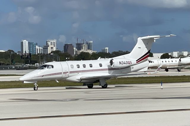 Embraer Phenom 300 (N340QS)