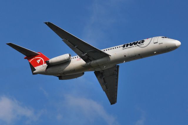 McDonnell Douglas DC-9-30 (N8928E)