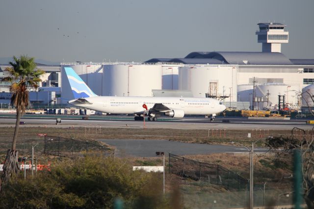 BOEING 767-300 (CS-TST)