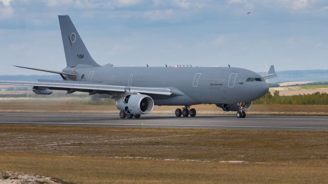 Airbus A330-200 (T054)