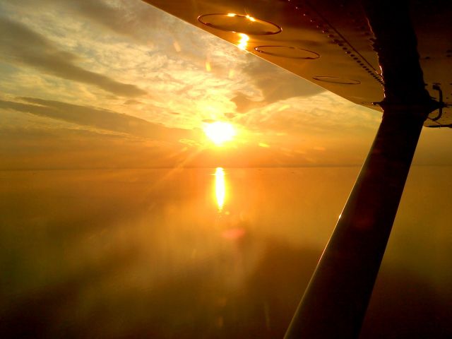 Cessna Skywagon (N6389E) - Dusk flight over the Delaware River KMIV to KWWD