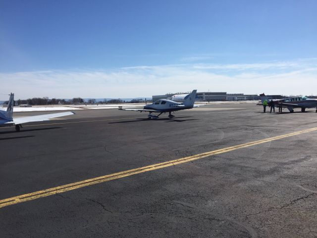 Cessna 350 (N1443T) - Getting lunch at Rider Jet Center