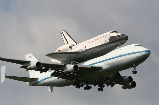 Boeing 747-200 (N905NA) - Piggy back ride of Shuttle Endeavor, landing at Ellington Field in Webster, Texas.  This ws the last tour of the Houston area, prior to Endeavor heading towards Los Angeles for retirement.