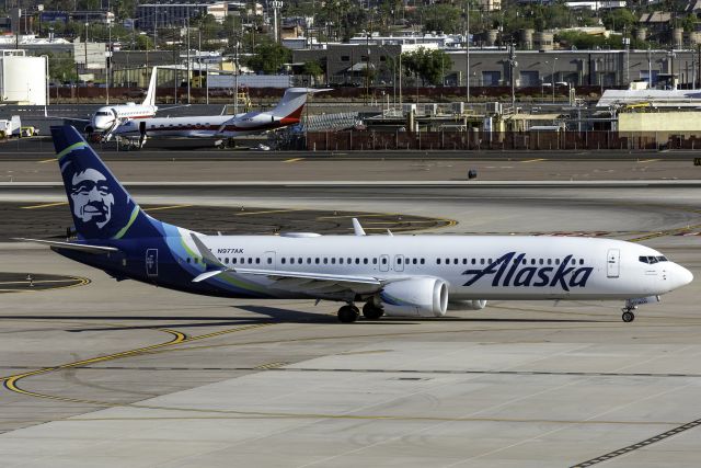 Boeing 737 MAX 9 (N977AK)