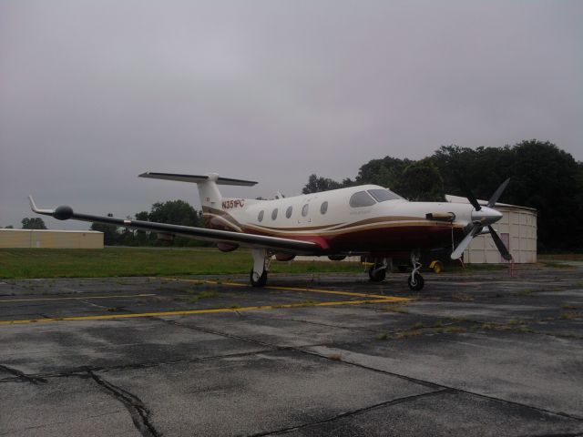 Pilatus PC-12 (N351PC) - on the ramp @ SMD