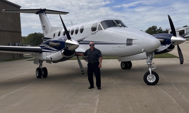 Beechcraft Super King Air 200 (N128VT)