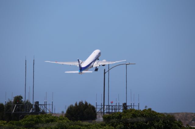 BOEING 777-300ER (JA736A)