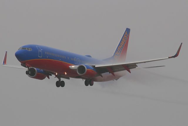 Boeing 737-800 (N8612K) - I took this shot on 4 December 2014. The weather consisted of low-level clouds through much of the morning.