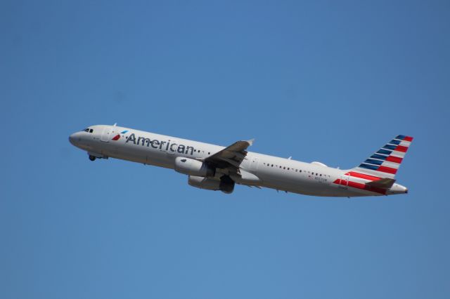 Airbus A321 (N557UW)