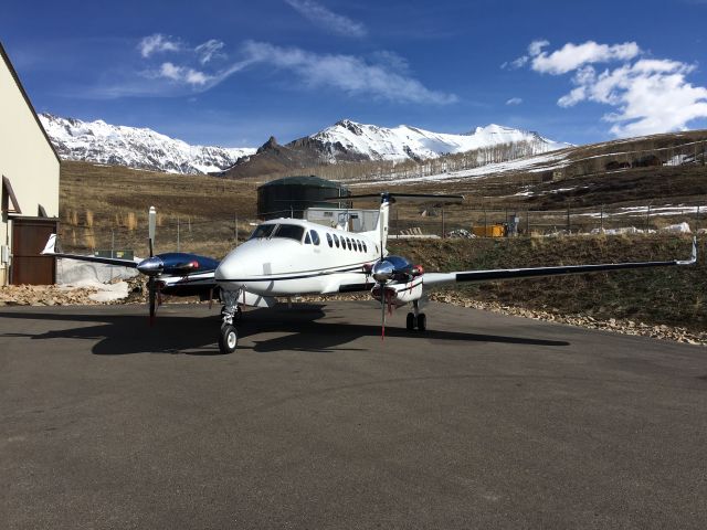 Beechcraft Super King Air 350 (N999MG)