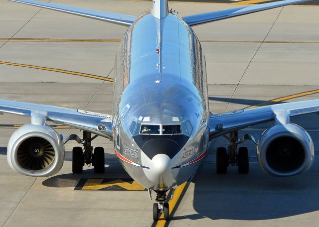 Boeing 737-800 (N951AA)