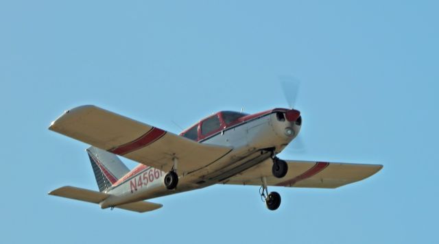 Piper Cherokee (N4566R)