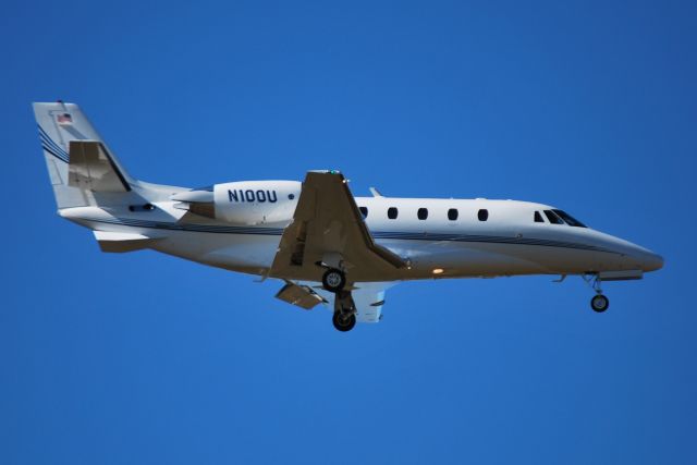 Cessna Citation Excel/XLS (N100U) - UNITED TECHNOLOGIES CORP on final for runway 36R at KCLT - 11/7/14