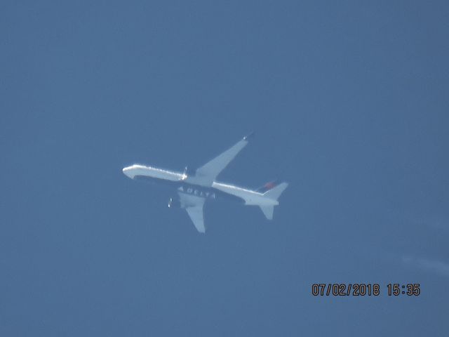BOEING 767-300 (N181DN)