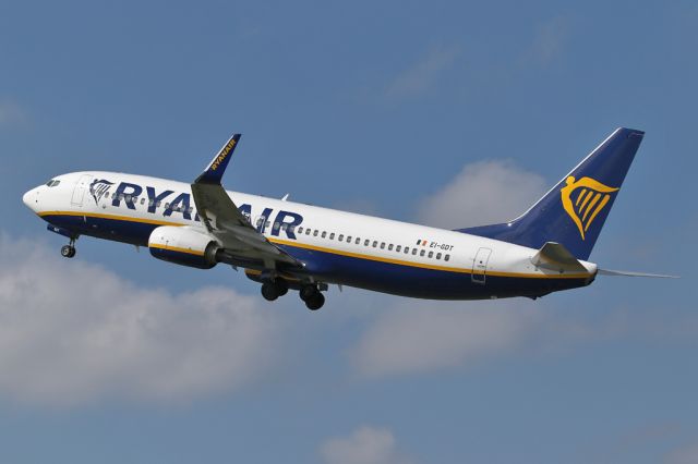 Boeing 737-800 (EI-GDT) - RYR4116 departing to Murcia and operated by the relatively new EI-GDT delivered on 30 Jan 2018, 10 weeks ago.