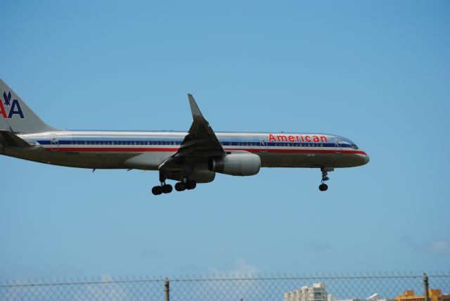 Boeing 757-200 (N198AA)