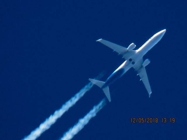 Boeing 737-900 (N285AK)