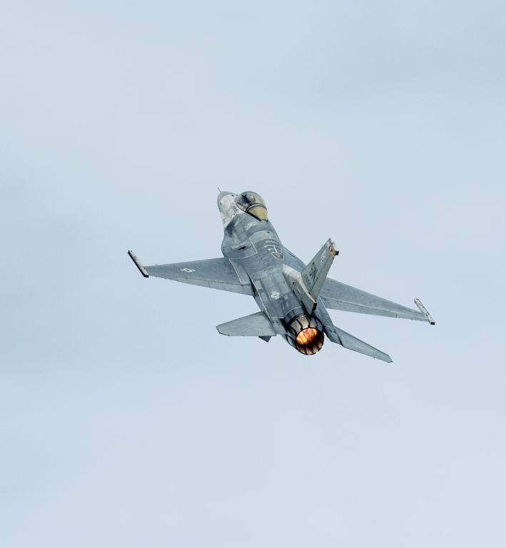 Lockheed F-16 Fighting Falcon —