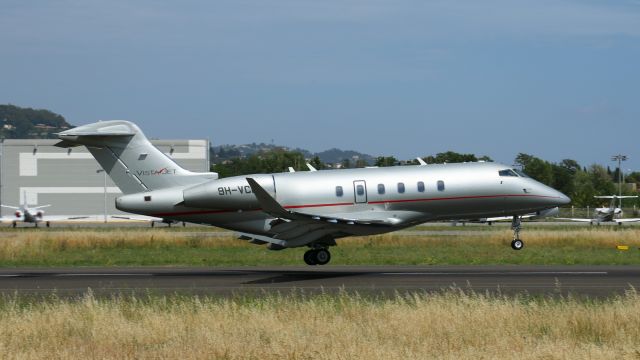 Bombardier Challenger 300 (9H-VCE)