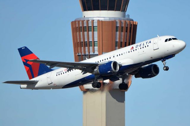 Airbus A320 (N312US) - Delta Airbus A320-211 N312US at Phoenix Sky Harbor on January 21, 2016. It first flew as F-WWDT on December 12, 1990. Its construction number is 152. It was delivered to Northwest Airlines on February 26, 1991. It was transferred to Delta on October 29, 2008. 