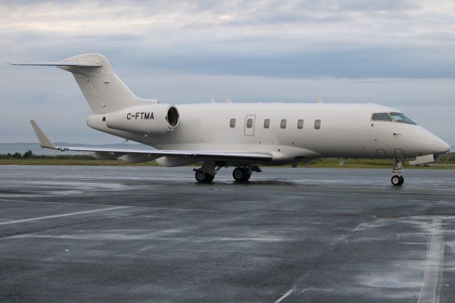 Bombardier Challenger 300 (C-FTNA)
