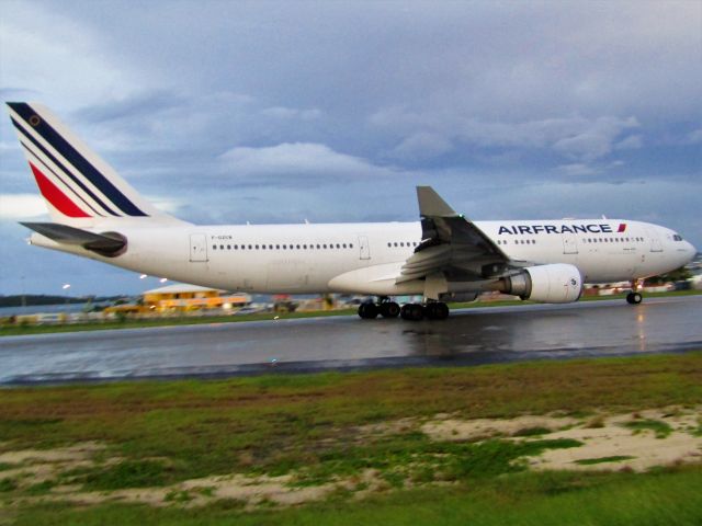 Airbus A330-200 (F-GZCN)