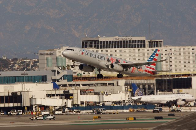 Airbus A321 (N162AA)