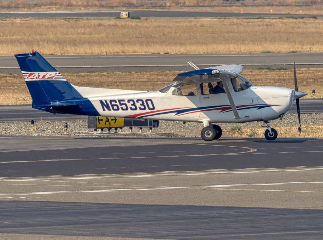 N65330 — - Cessna 172S at Livermore Municipal Airport, Livermore CA. August 2020