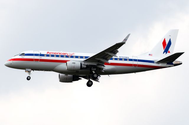 Embraer 170/175 (N760MQ) - The classic Eagle makes its return! Here's the new Envoy American Eagle retro jet on approach for runway 13R at DFW after the short flight from Abilene.