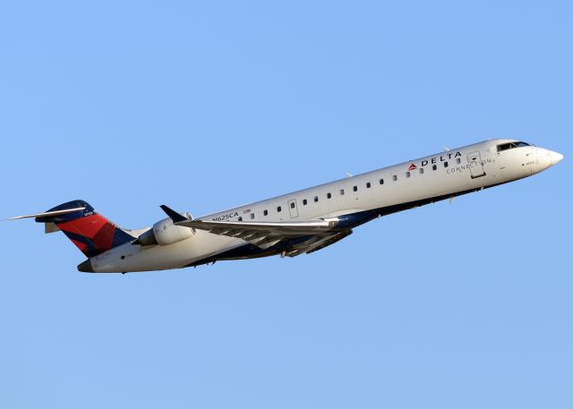 Canadair Regional Jet CRJ-700 (N625CA)