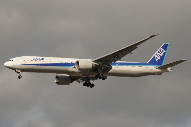 BOEING 777-300 (JA782A)