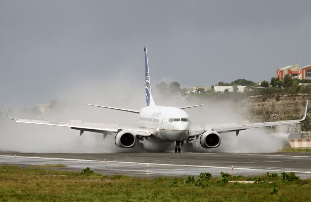 Boeing 737-700 (HP-1375CMP)