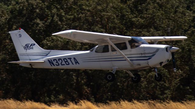 Cessna Skyhawk (N328TA)