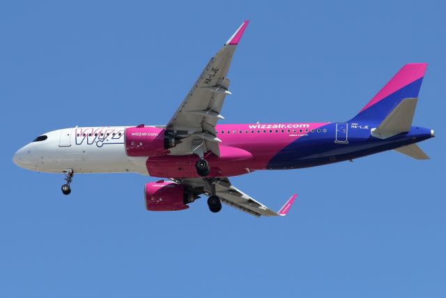 Airbus A320 (HA-LJE) - 04/11/2021: Flight from Budapest (BUD) upon landing on runway 30.