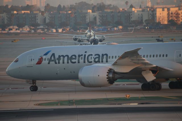 Boeing 787-9 Dreamliner (N827AN)