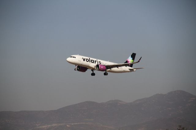 Airbus A320 (XA-VRE) - FINAL APPROACH 27 MMTJ
