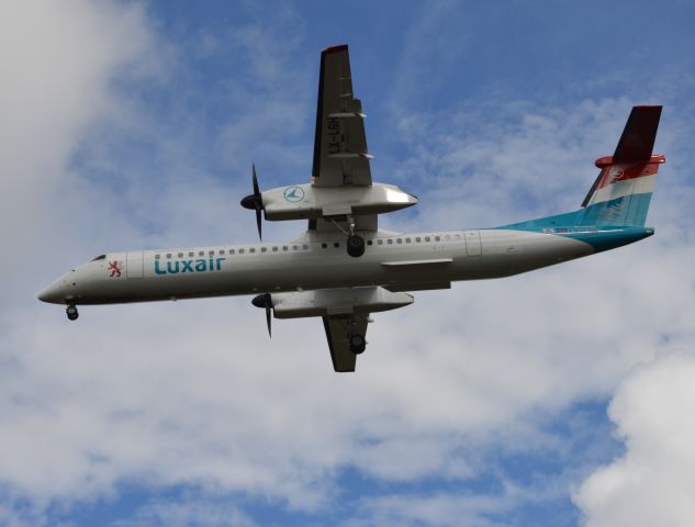 de Havilland Dash 8-400 (LX-LGH)