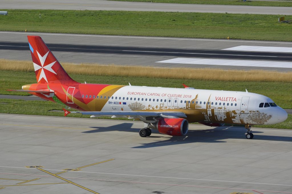 Airbus A320 (9H-AEO)