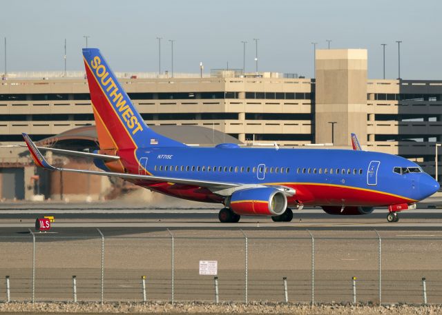 Boeing 737-700 (N7715E)