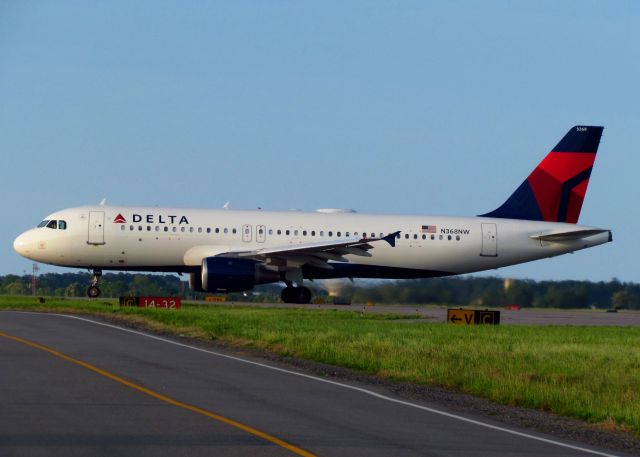 Airbus A320 (N368NW)