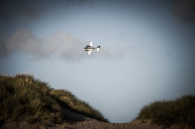 Beechcraft Baron (58) (N958P) - Circling Beach