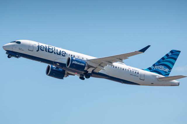 Airbus A220-300 (N3058J)