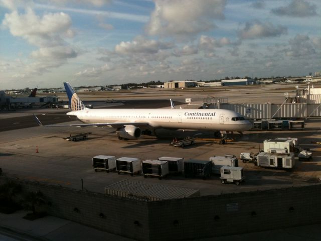 BOEING 757-300 — - When Continental was strong at FLL.