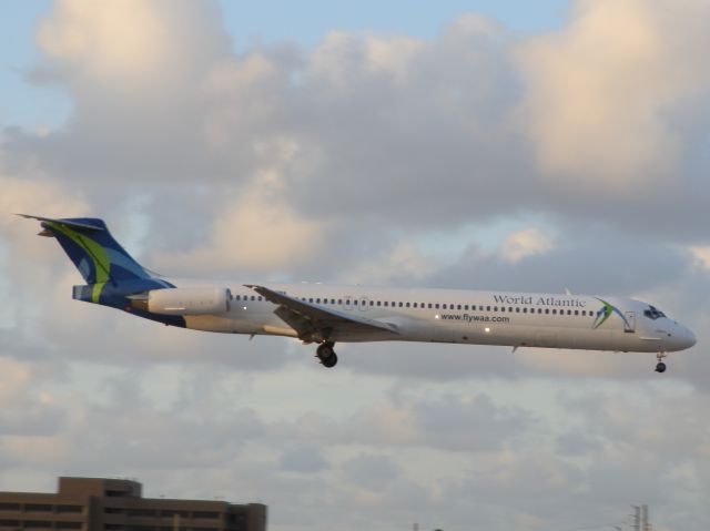 McDonnell Douglas MD-83 (N805WA)