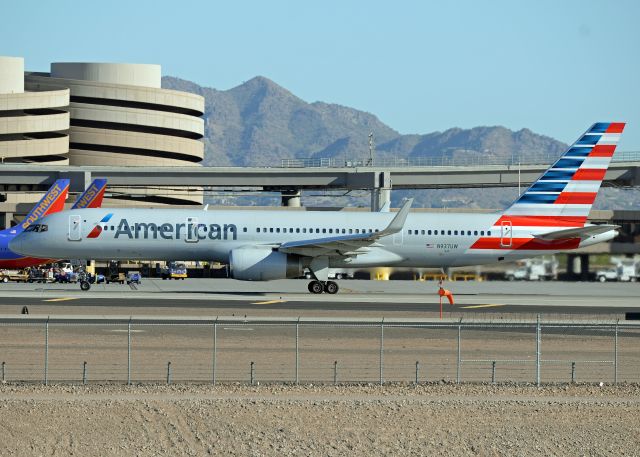 Boeing 757-200 (N937UW)